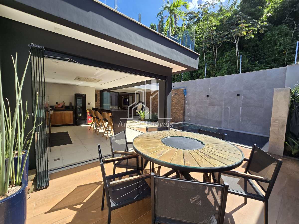 Casa Contemporânea com 3 suítes • Vargem Pequena - Ariany Imóveis e Consultoria Imobiliária