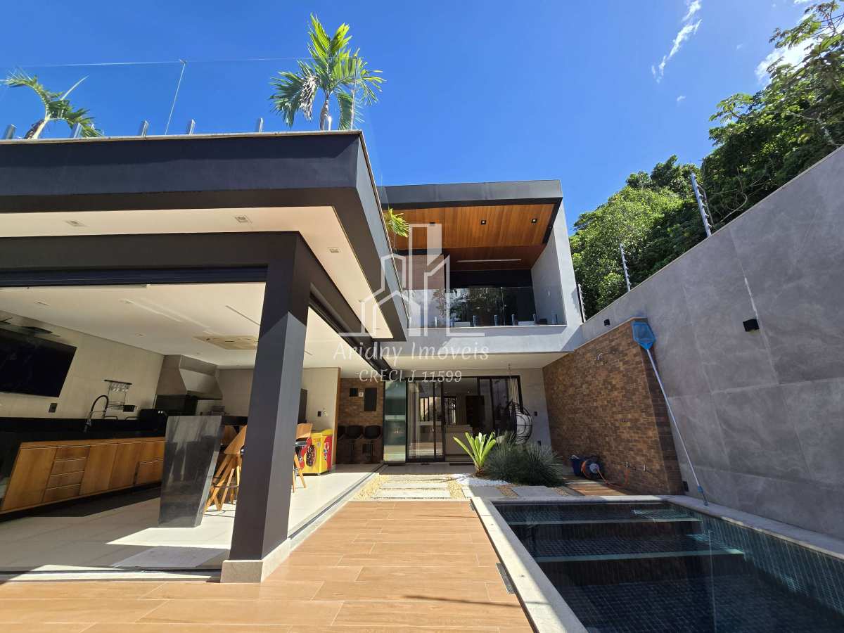 Casa Contemporânea com 3 suítes • Vargem Pequena