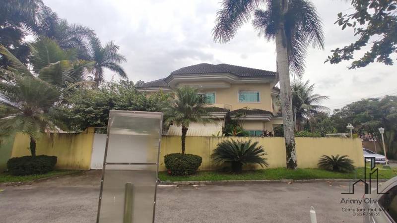 • Jardim Itaúna • Casa Duplex com 4 suítes 250m² em Vargem Grande - Ariany Imóveis e Consultoria Imobiliária