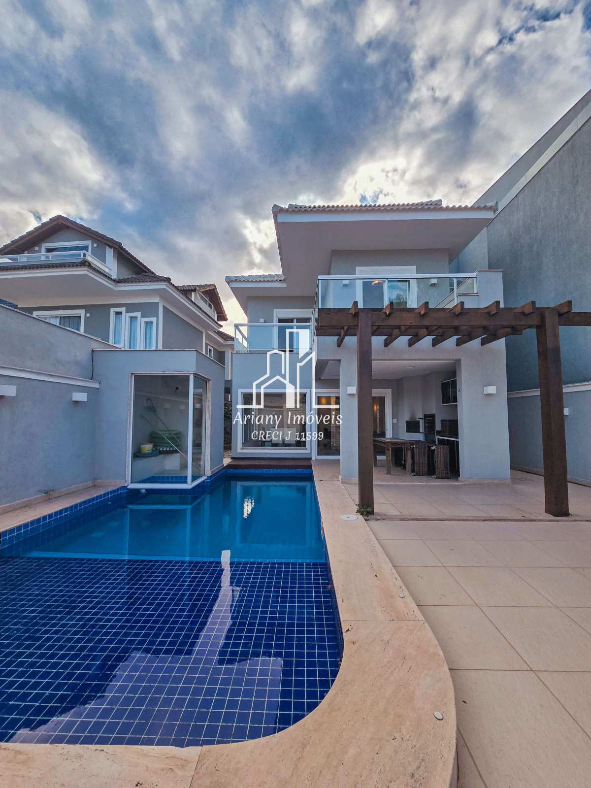 • Riviera del sol • Casa Tríplex 5 Suítes no Recreio - Ariany Imóveis e Consultoria Imobiliária